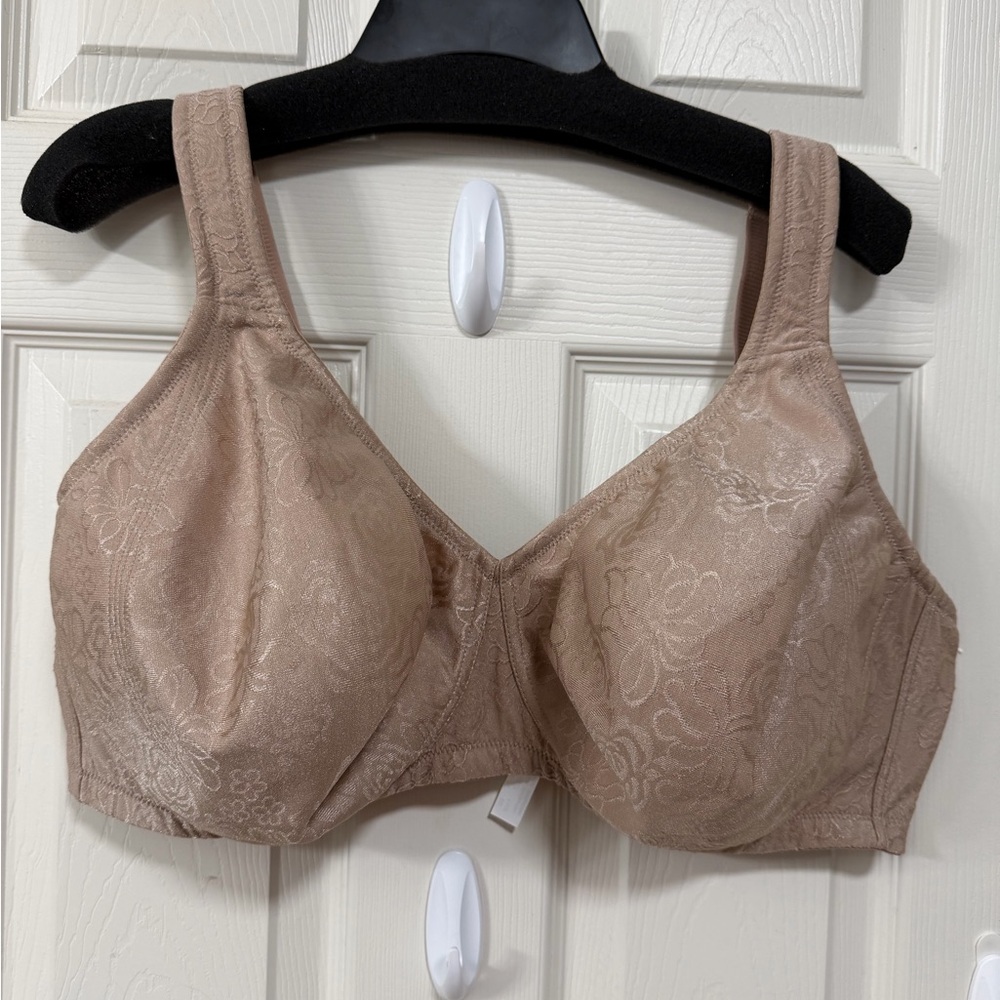 46C Deyllo Women's Full Coverage Bra Wirefree adjustable cushioned straps.